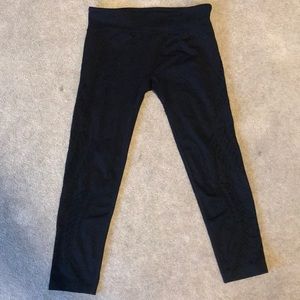 Lorna Jane laser-cut 3/4 tights